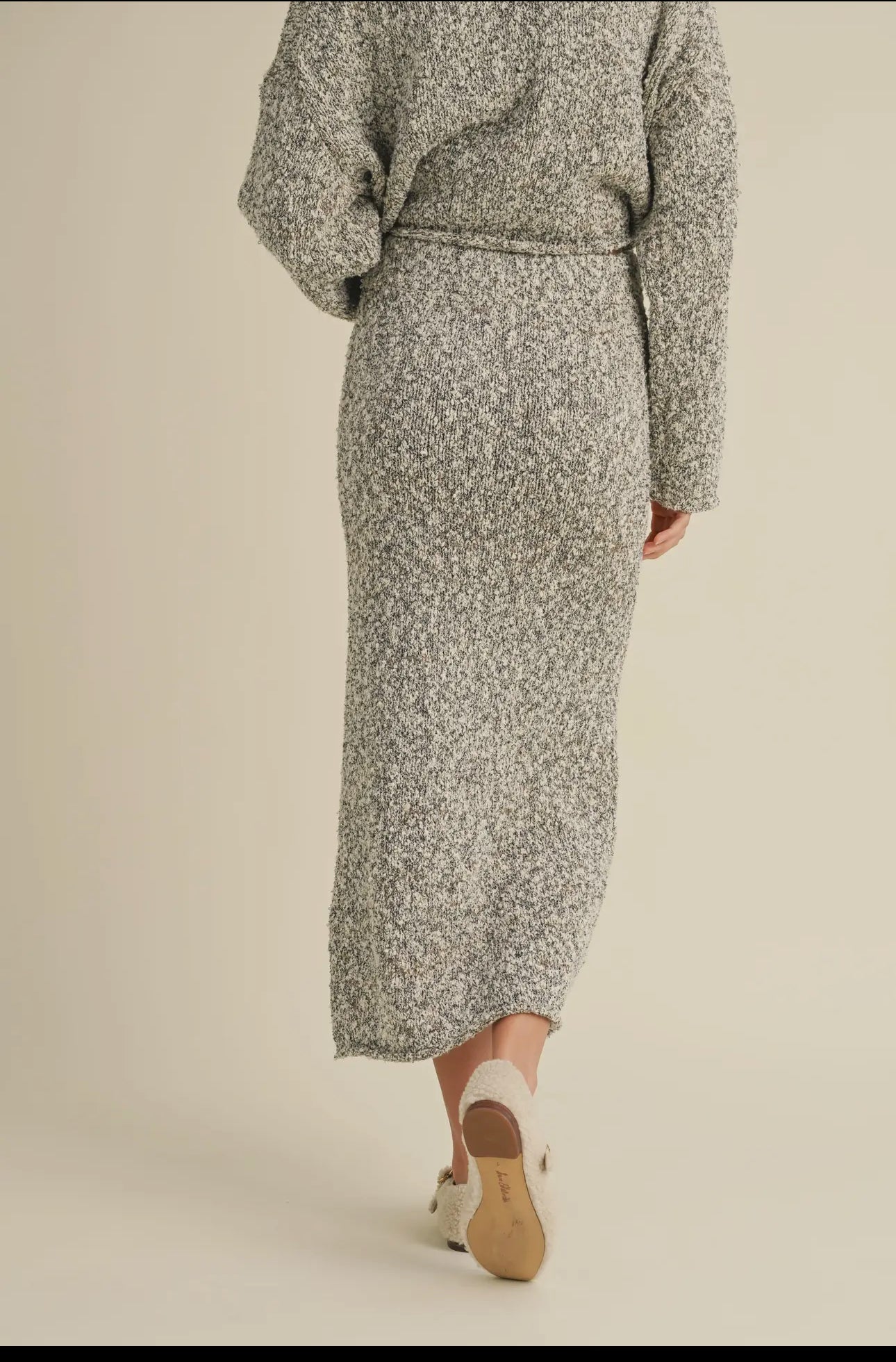 Elegant knit skirt