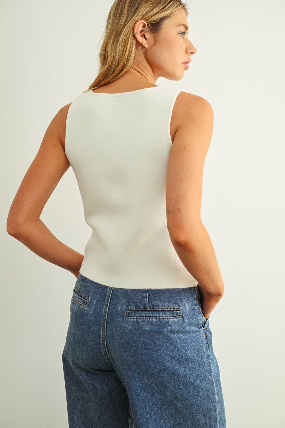 SLEEVELESS KNITTED BUTTON FRONT VEST