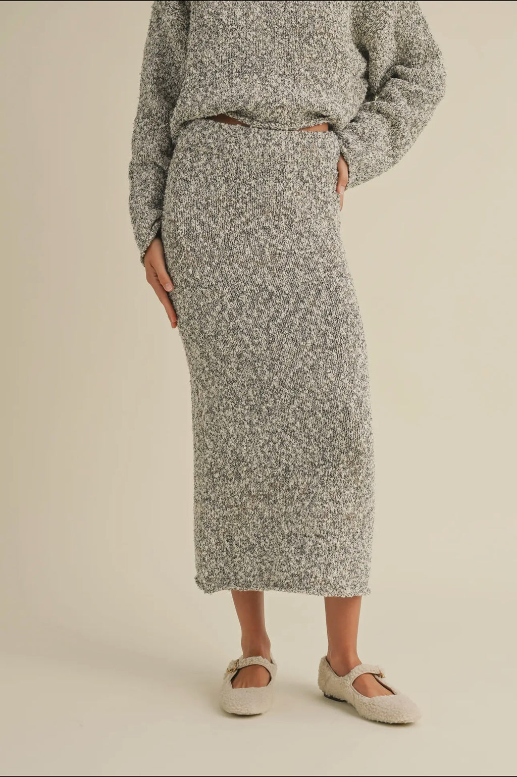 Elegant knit skirt