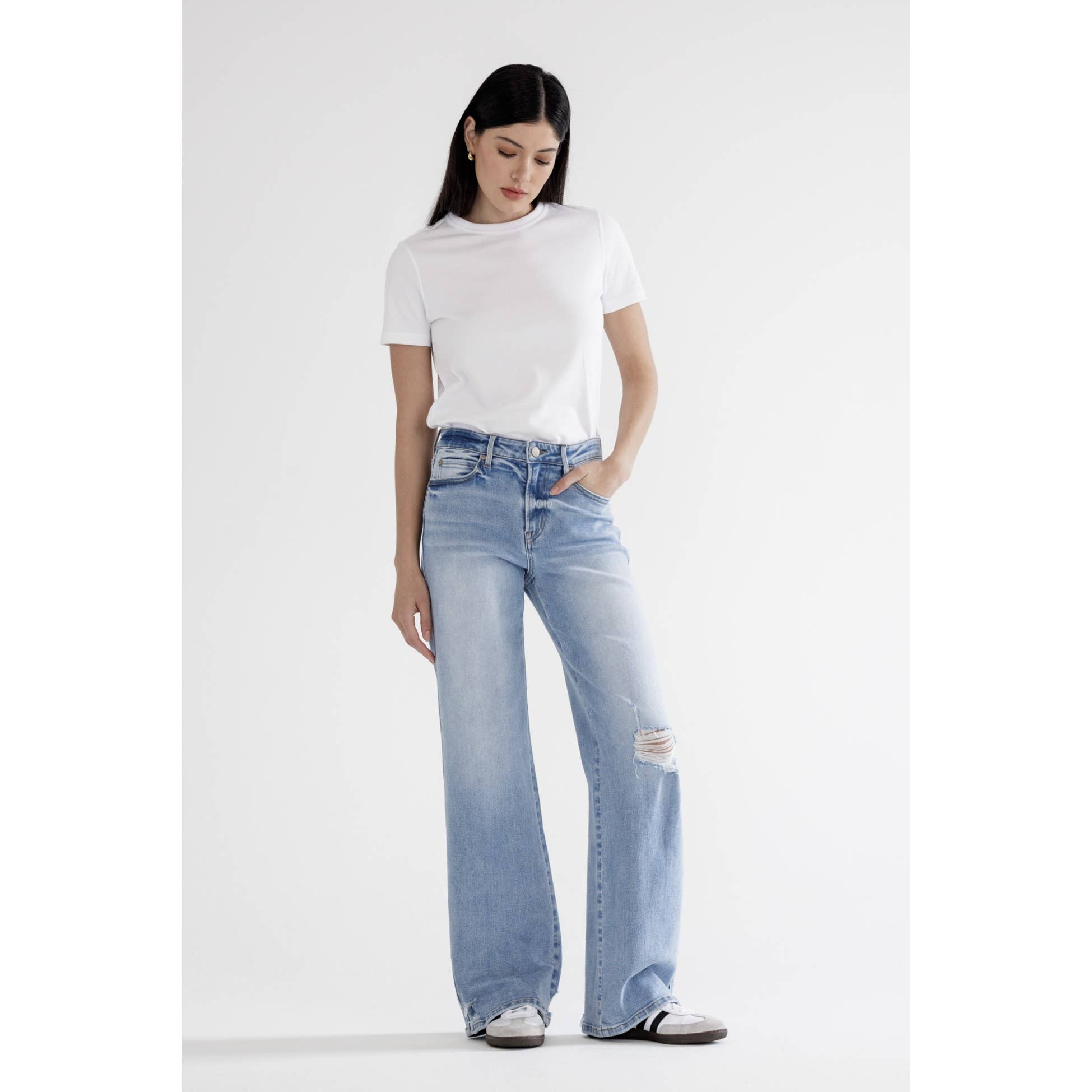 HIGH RISE WIDE WITH KNEE DISTRESSED