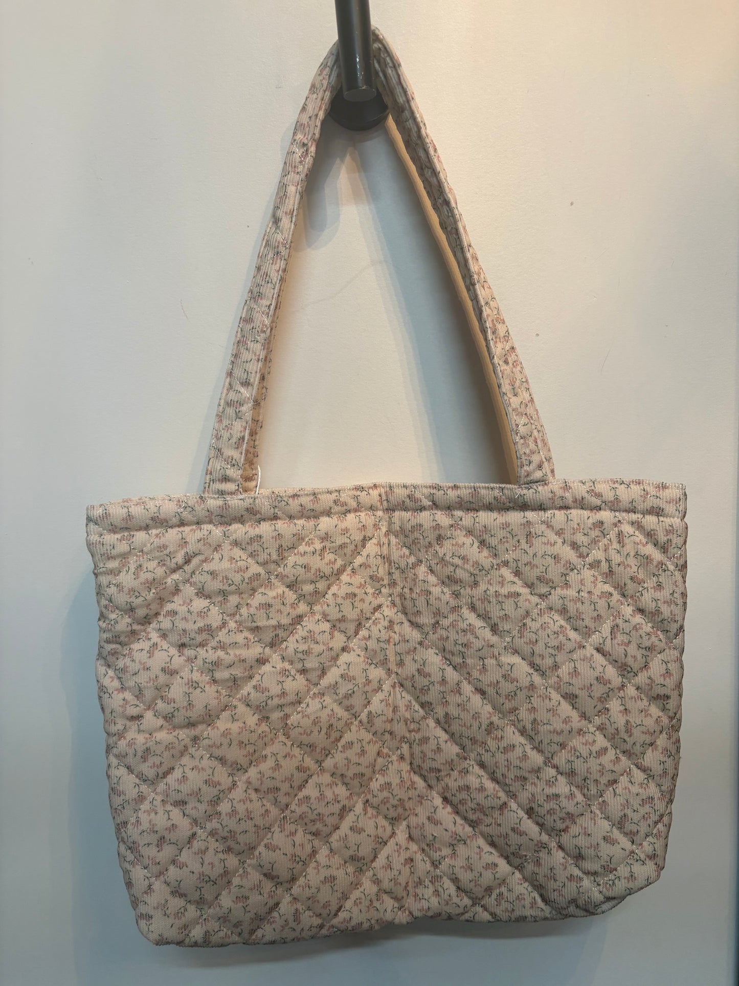 Cream flower quilted bag