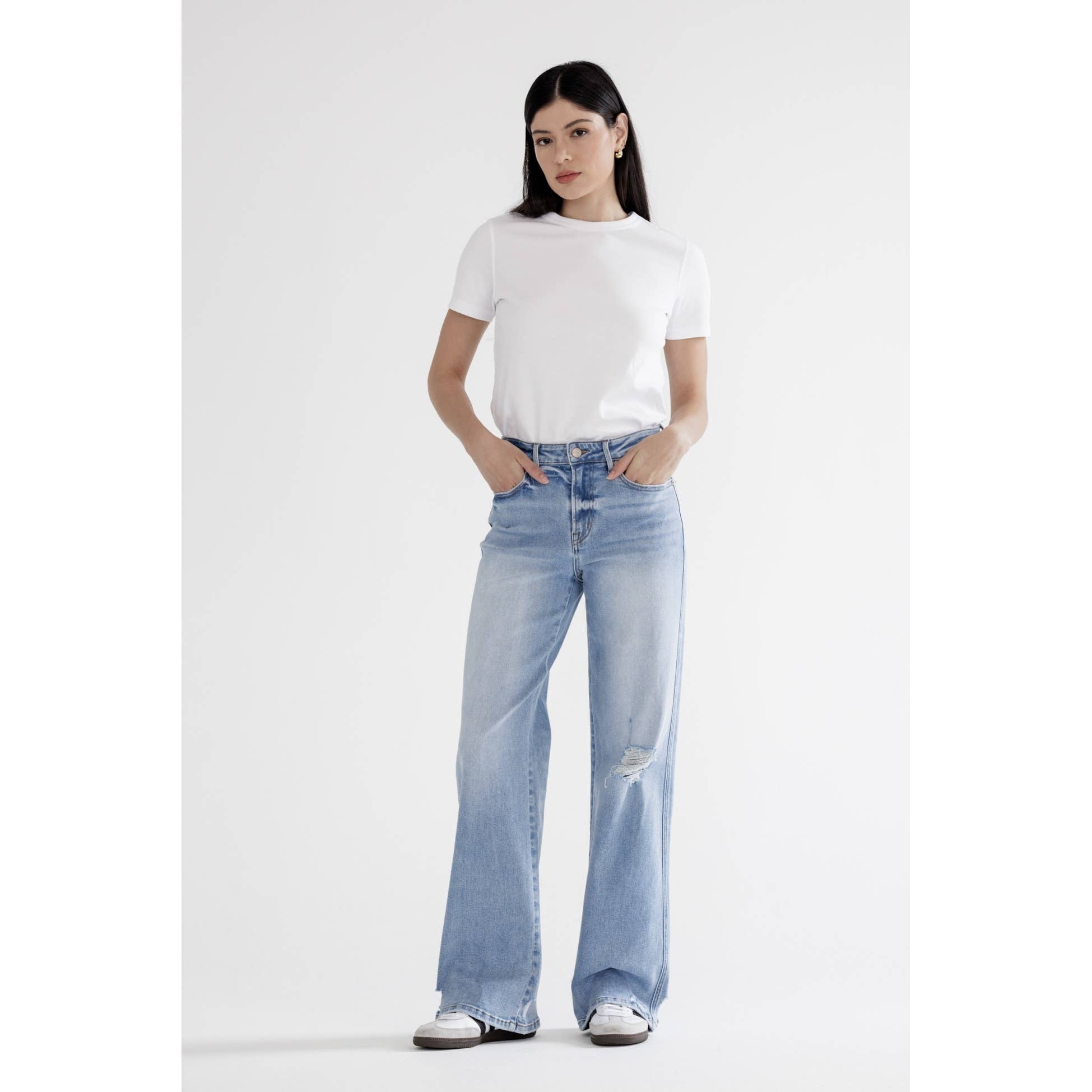HIGH RISE WIDE WITH KNEE DISTRESSED