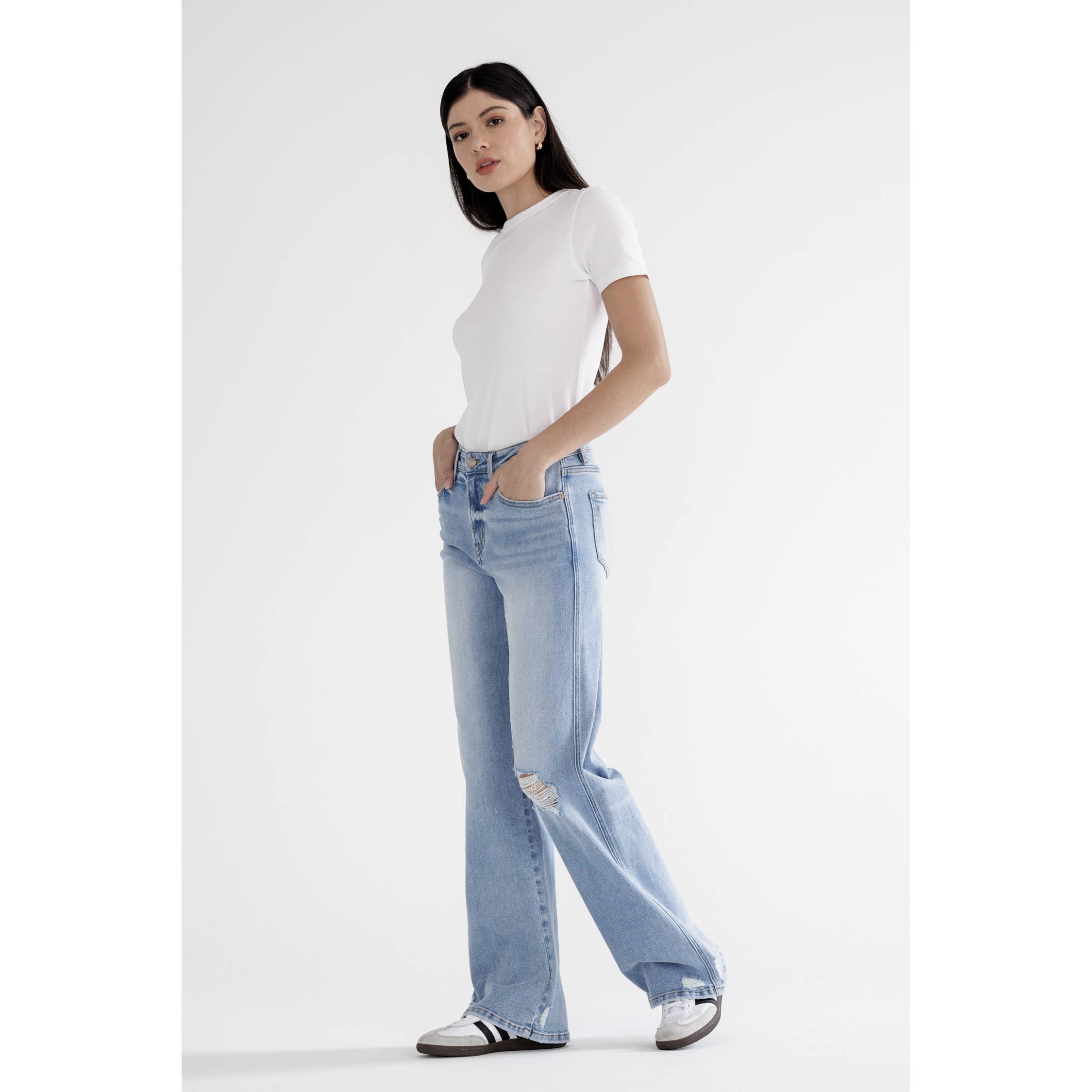 HIGH RISE WIDE WITH KNEE DISTRESSED
