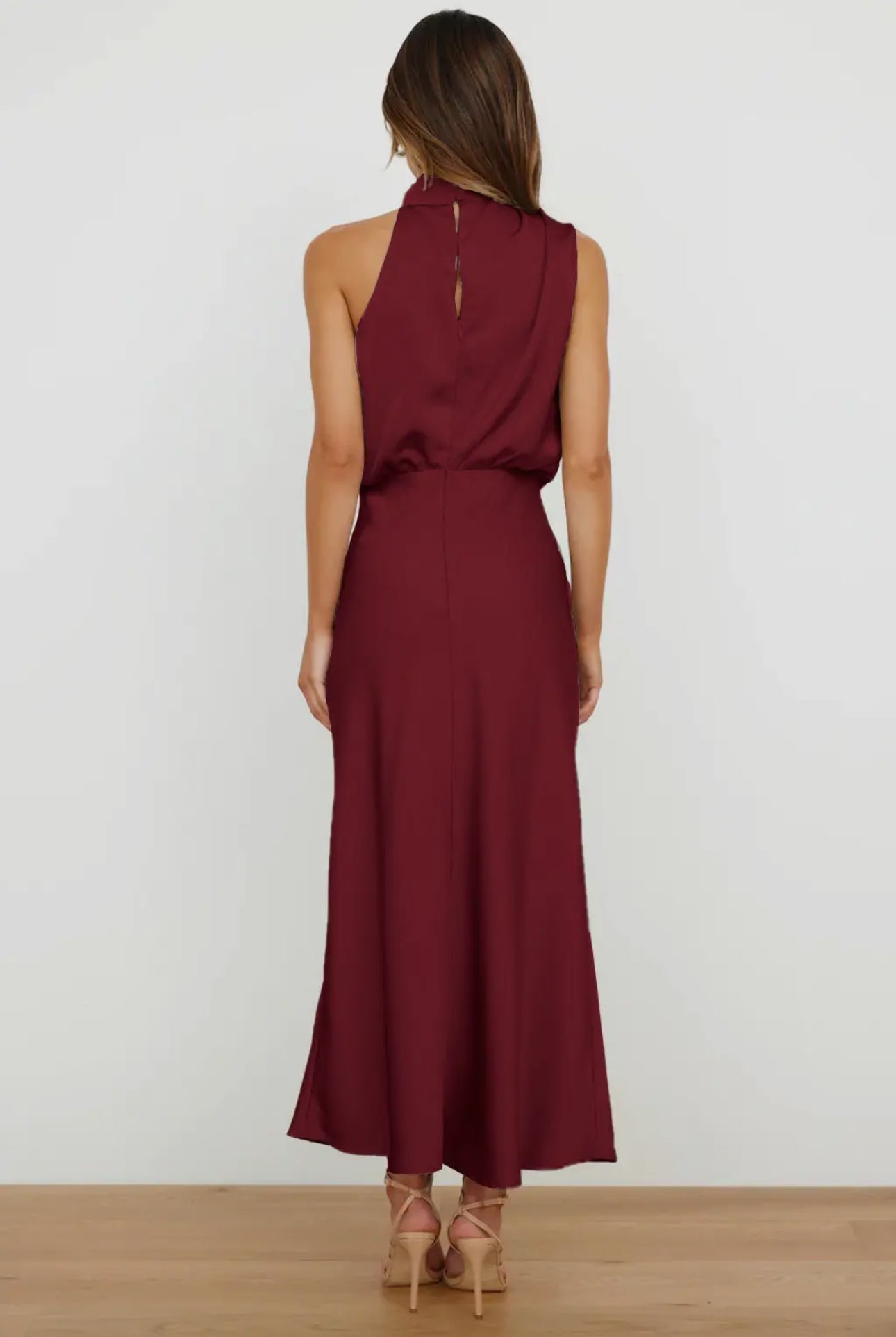 Elegant sleeveless satin midi