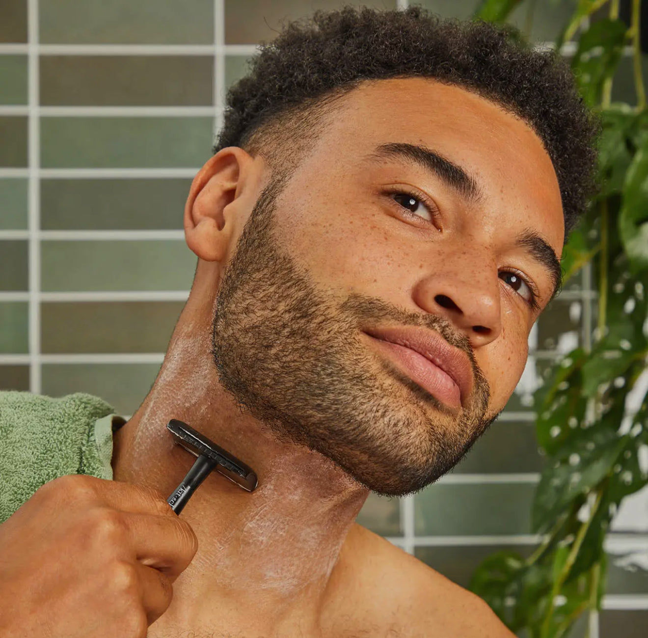 Black perfect glide, safety razor