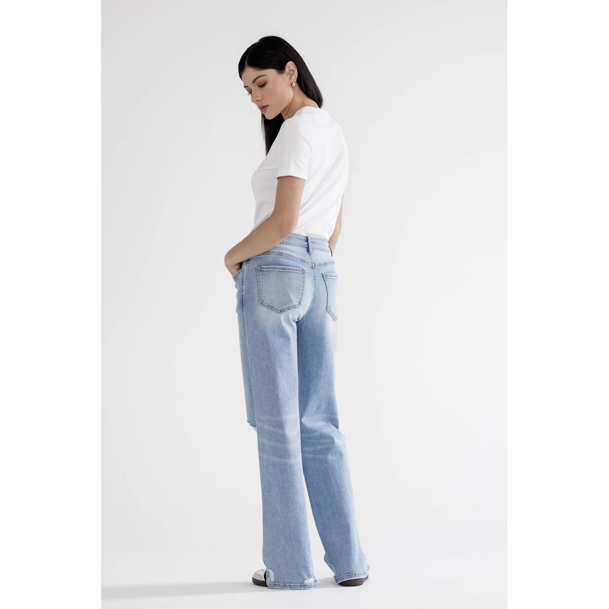 HIGH RISE WIDE WITH KNEE DISTRESSED
